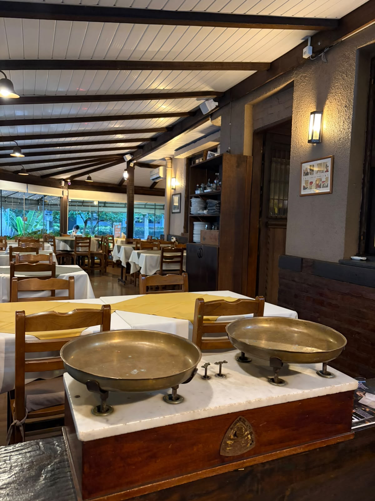 Salão acolhedor do restaurante Tartare